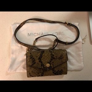 Micheal Kors Crossbody bag/ wallet
